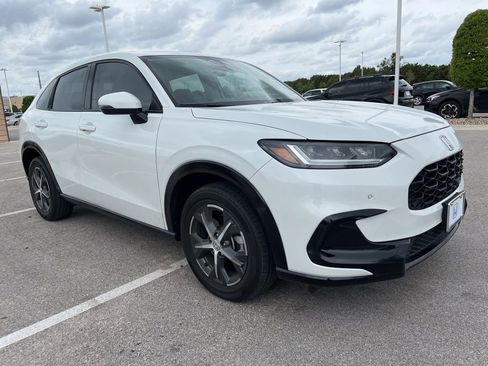 Certified 2023 Honda HR-V EX-L image 3