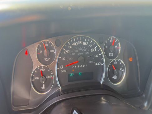 Used 2017 Chevrolet Express 3500 w/ Chrome Appearance Package RWD image 27