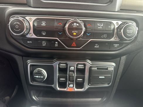 Used 2021 Jeep Gladiator Sport AWD/4WD image 22