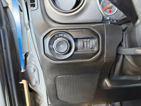 Used 2018 Jeep Wrangler Unlimited Sport image 7