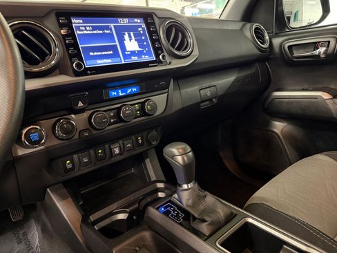 Used 2022 Toyota Tacoma TRD Sport w/ Technology Package AWD/4WD image 33