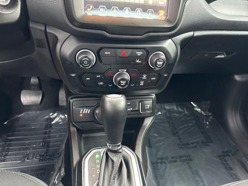 Used 2023 Jeep Renegade Latitude image 21