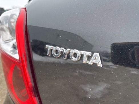 Used 2010 Toyota Matrix image 40