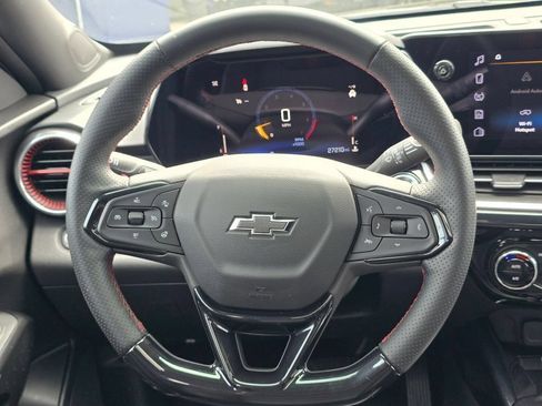 Used 2024 Chevrolet Trax RS w/ Sunroof Package FWD image 19