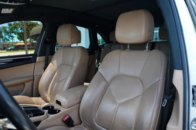 Used 2020 Porsche Macan AWD/4WD image 8