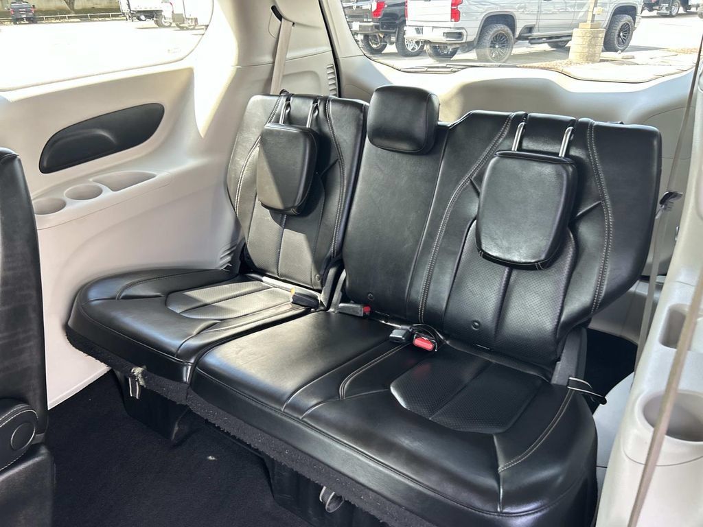 Used 2020 Chrysler Voyager Lxi FWD image 26