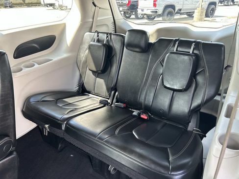 Used 2020 Chrysler Voyager Lxi FWD image 26