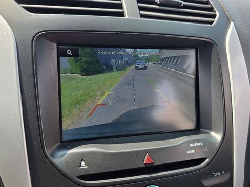 Used 2015 Ford Explorer XLT w/ Equipment Group 202A FWD image 18