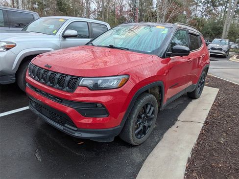 Used 2024 Jeep Compass Latitude w/ Convenience Group image 3