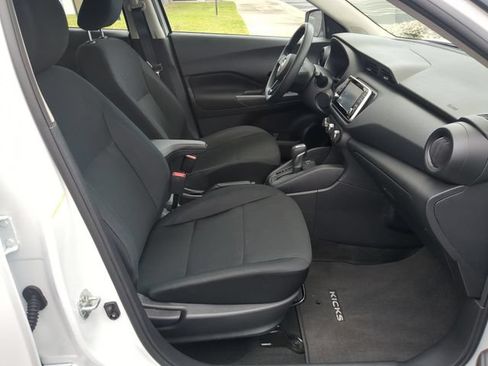 Certified 2025 Nissan Kicks Play S FWD image 33