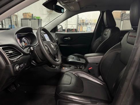 Used 2022 Jeep Cherokee Trailhawk w/ Comfort/Convenience Group image 17