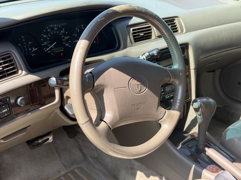 Used 2001 Toyota Camry XLE FWD image 12