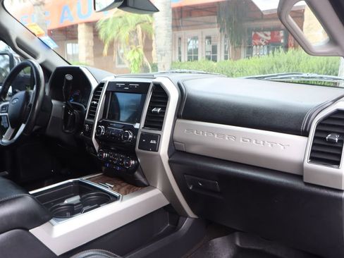 Used 2018 Ford F250 Lariat w/ Lariat Ultimate Package AWD/4WD image 29