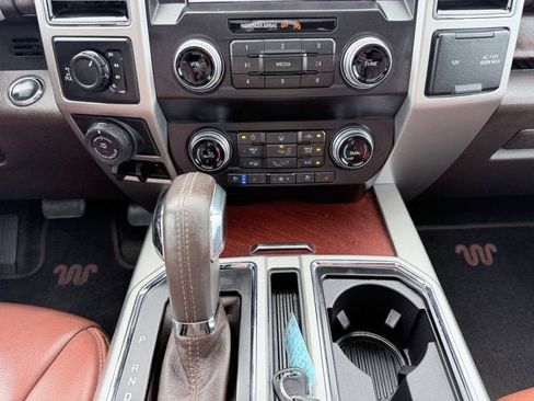 Used 2019 Ford F150 King Ranch w/ Equipment Group 601A Luxury AWD/4WD image 23