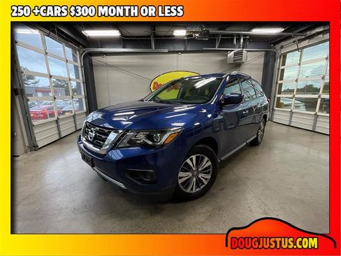 Used 2020 Nissan Pathfinder S FWD image 1