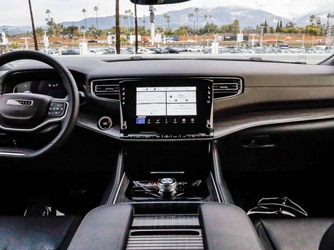 Used 2024 Jeep Wagoneer L Series II w/ Flexible Seating Group image 15