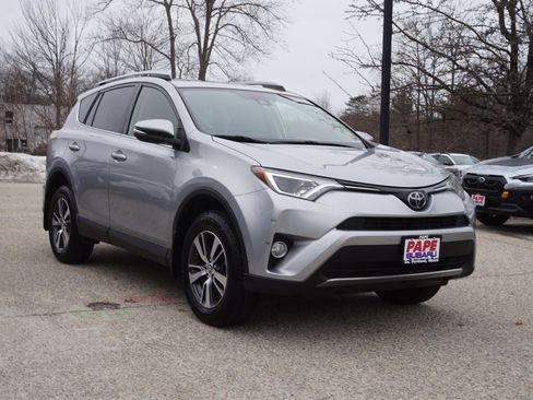 Used 2018 Toyota RAV4 XLE image 3