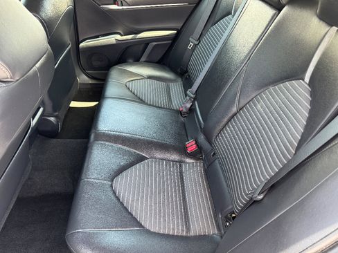 Used 2018 Toyota Camry SE FWD image 14