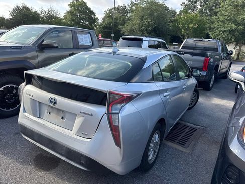 Used 2016 Toyota Prius Two FWD image 4