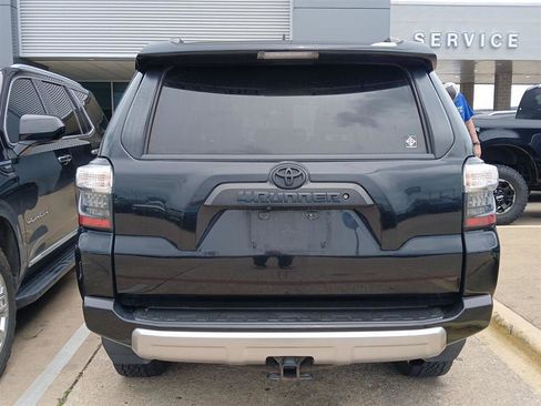 Used 2018 Toyota 4Runner TRD Off-Road Premium AWD/4WD image 7