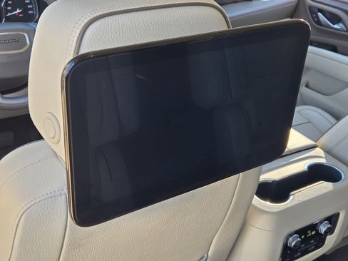 Used 2021 GMC Yukon XL Denali w/ Denali Premium Package image 33