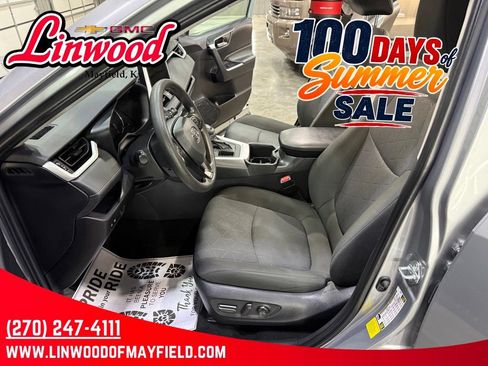 Used 2025 Toyota RAV4 XLE FWD image 22