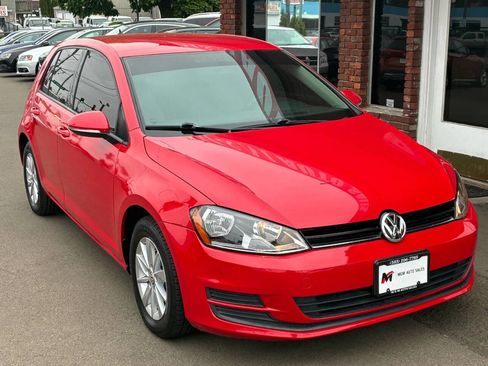 Used 2015 Volkswagen Golf S image 9