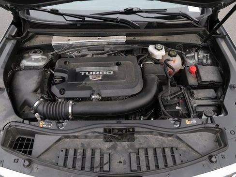 Used 2025 Cadillac XT4 Premium Luxury image 3