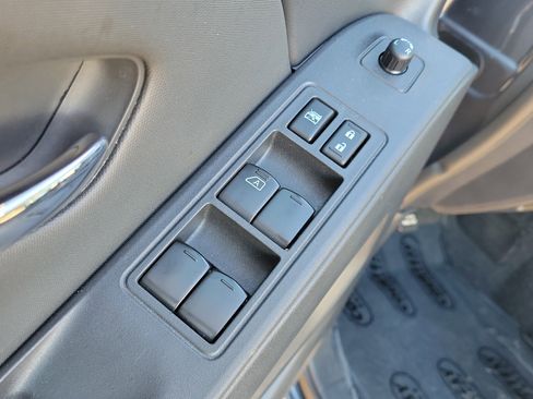 Used 2024 Nissan Frontier SV image 19