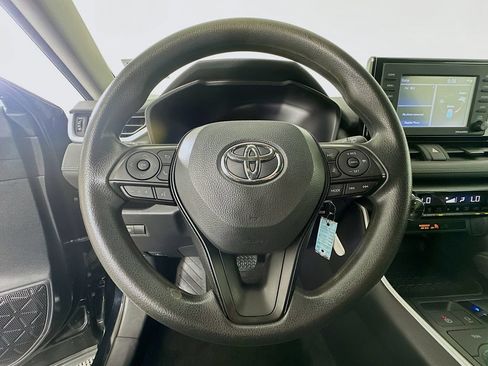 Used 2021 Toyota RAV4 LE AWD/4WD image 10