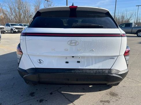 Certified 2025 Hyundai Kona SEL image 4