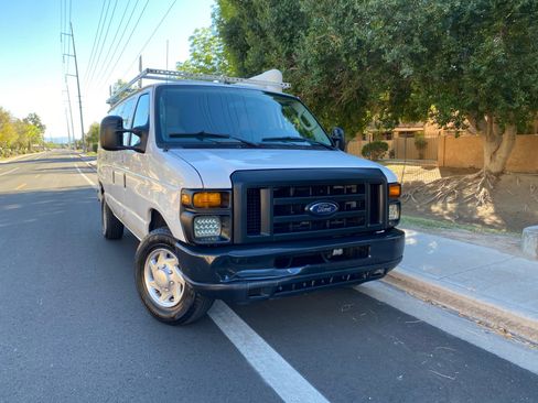 Used 2010 Ford E-250 and Econoline 250 E-250 138 WB image 2