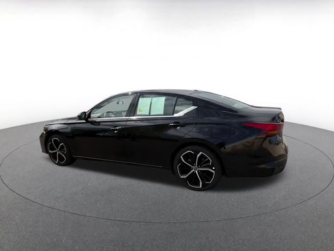 Used 2025 Nissan Altima 2.5 SR FWD image 10