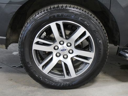 Used 2022 Ford Expedition Max Limited image 13