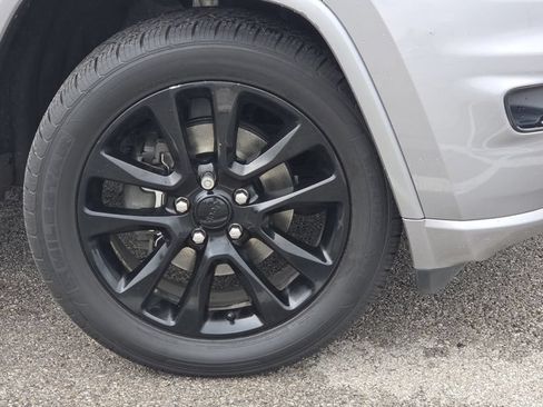 Used 2018 Jeep Grand Cherokee Altitude AWD/4WD image 10