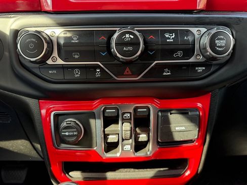 Used 2021 Jeep Wrangler Unlimited Sport image 22