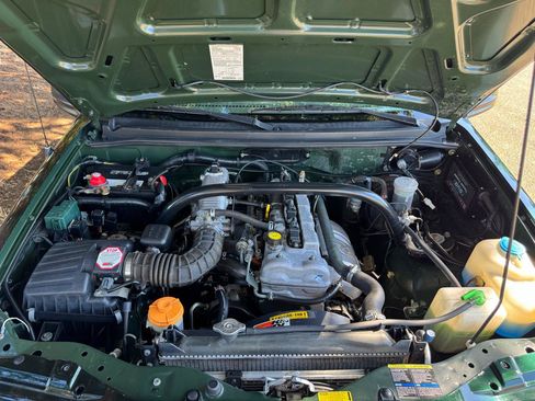 Used 2002 Chevrolet Tracker 4WD Convertible image 35
