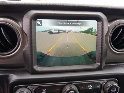 Used 2022 Jeep Gladiator Sport AWD/4WD image 29