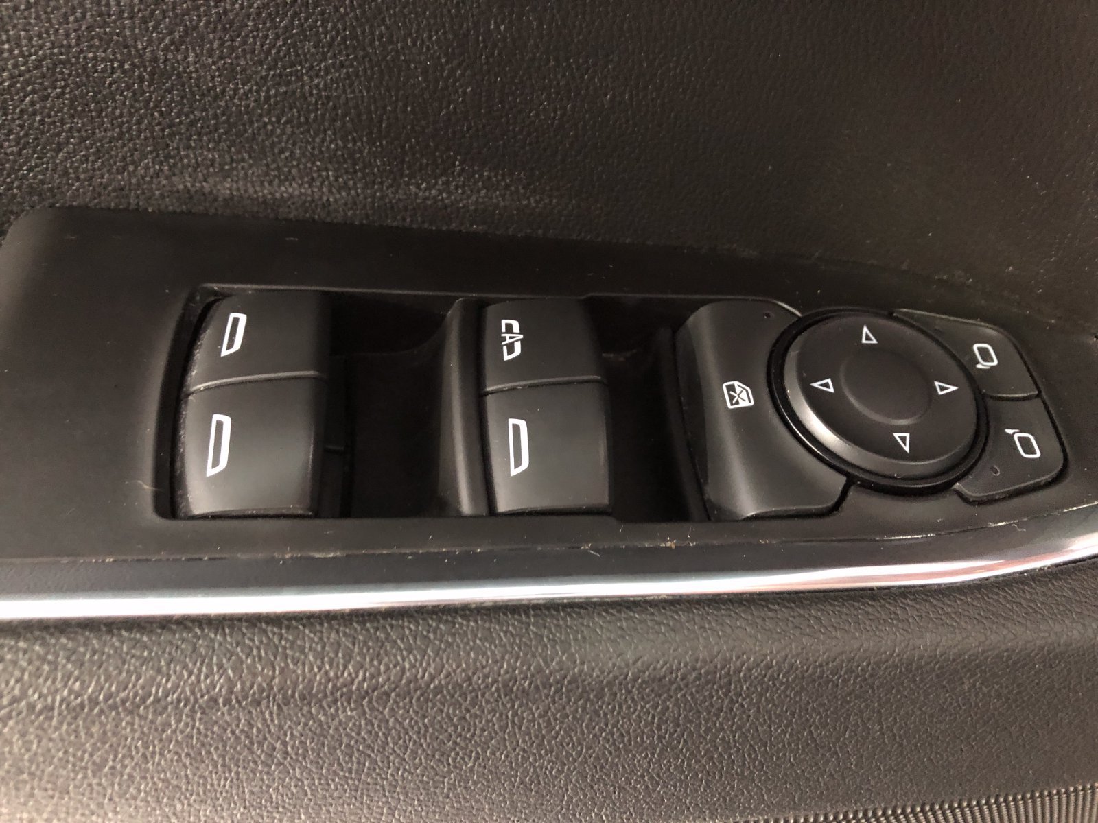 Used 2025 Chevrolet Silverado 1500 RST AWD/4WD image 35