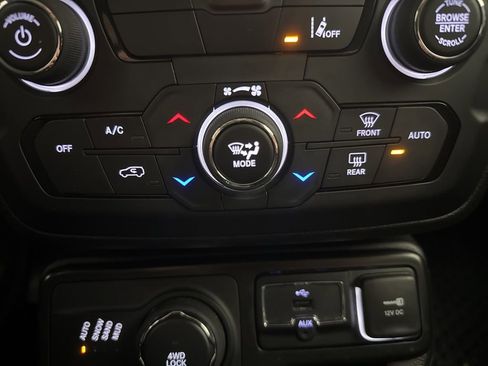 Used 2023 Jeep Renegade Latitude image 28