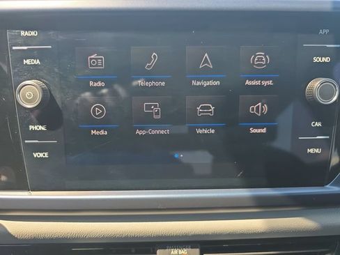 Used 2023 Volkswagen Taos SE w/ Panoramic Sunroof Package FWD image 20