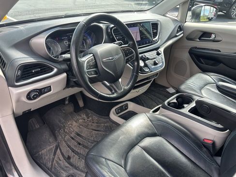 Used 2021 Chrysler Pacifica Touring-L w/ Premium & Safety Sphere Group FWD image 16