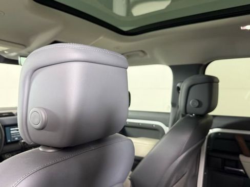 Used 2024 Land Rover Defender 110 X-Dynamic SE image 23