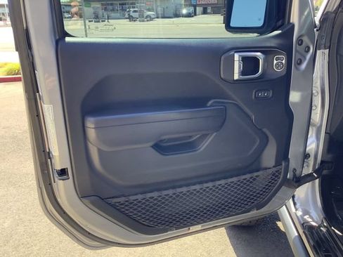 Used 2021 Jeep Wrangler Unlimited Rubicon AWD/4WD image 9