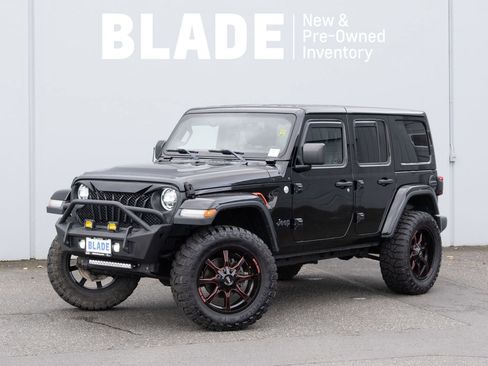 Used 2018 Jeep Wrangler Unlimited Sahara w/ Uconnect 4C Nav & Sound Group image 1