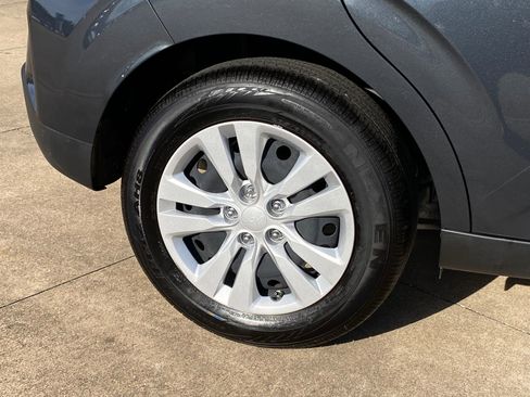 Used 2025 Kia Soul LX image 8