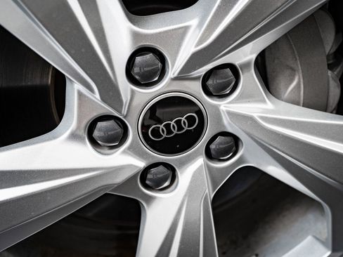 Certified 2025 Audi Q5 2.0T Premium Plus w/ Premium Plus Package image 8