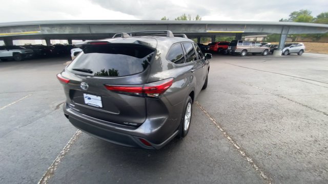 Used 2023 Toyota Highlander LE AWD/4WD image 8