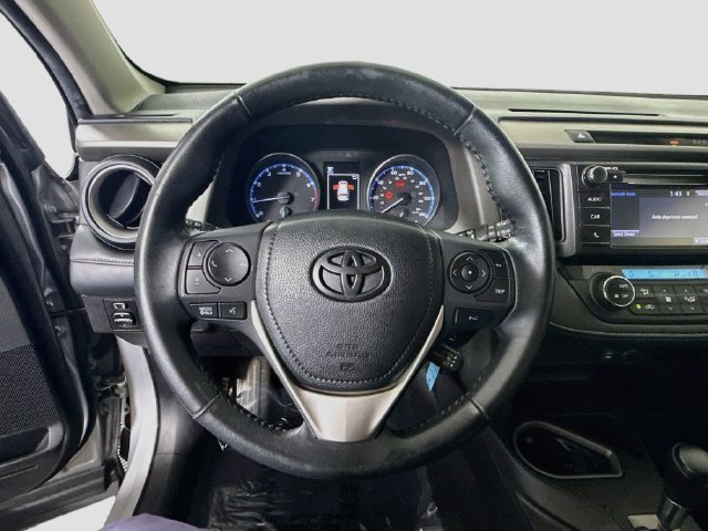 Used 2018 Toyota RAV4 XLE FWD image 12