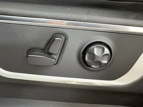Used 2019 RAM 1500 Laramie AWD/4WD image 11